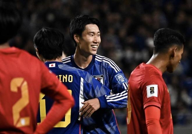 站在两名后 站在两名后