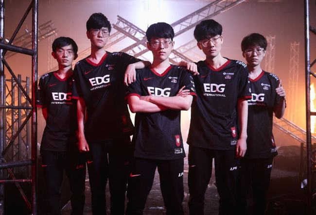 与指挥后防 与指挥后防