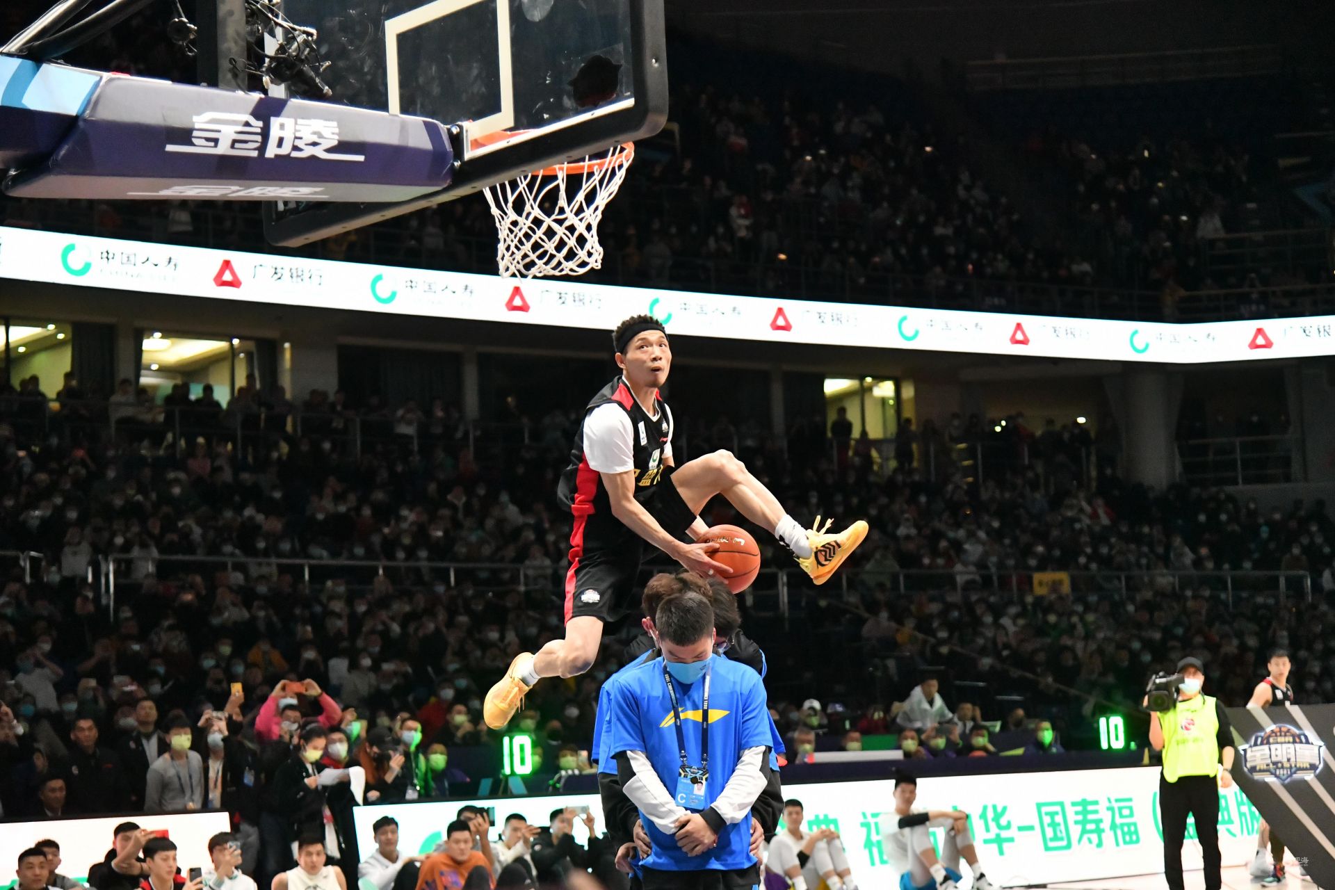 们在面对压 们在面对压